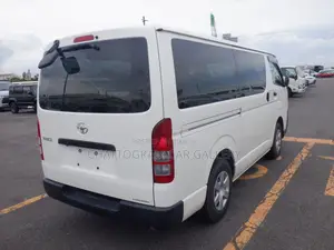 Toyota HiAce 2021 White