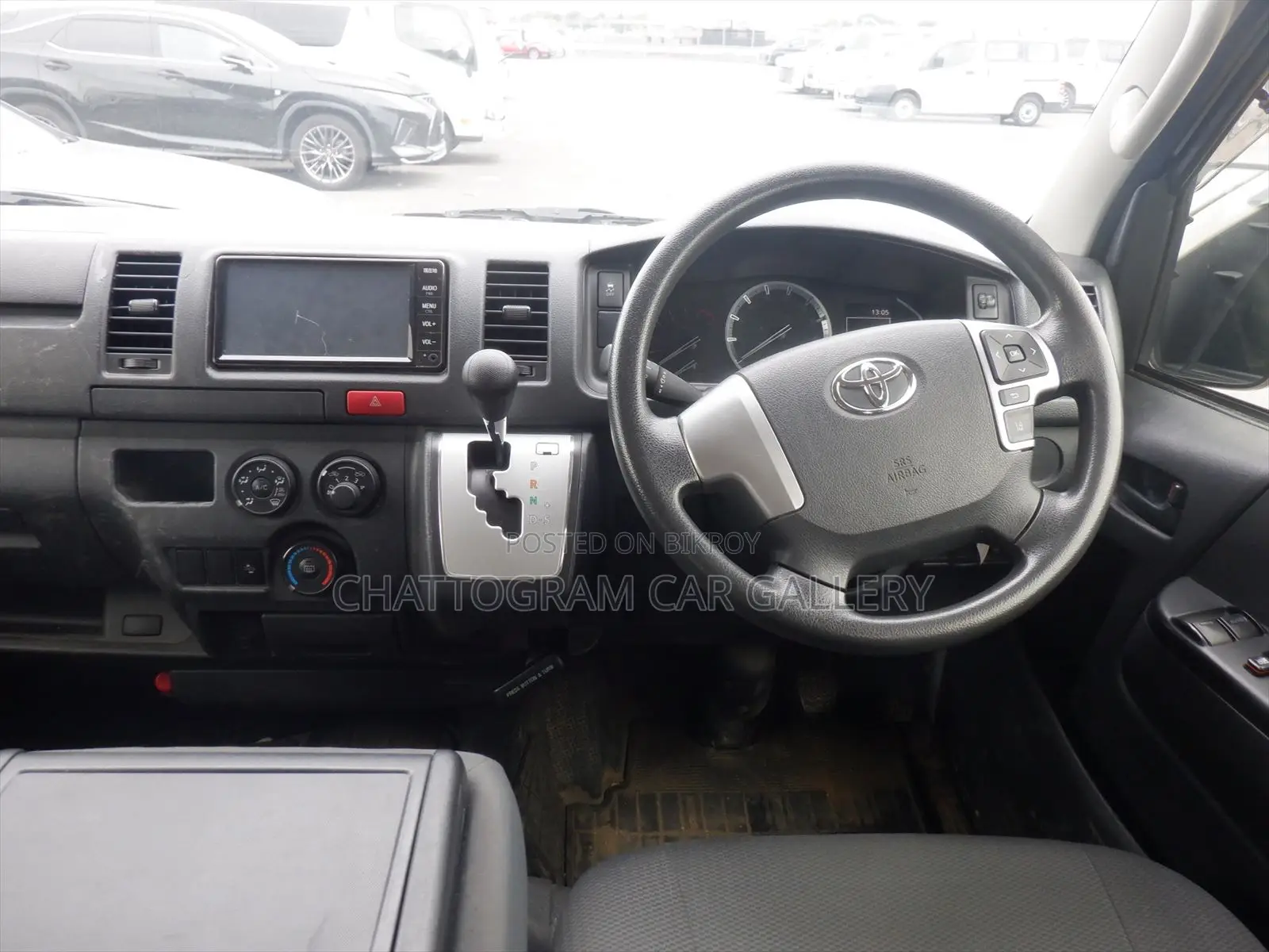 Toyota HiAce 2021 White
