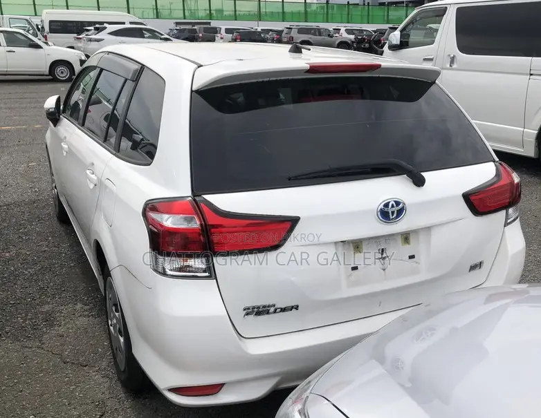 Toyota Corolla Fielder 2021 White
