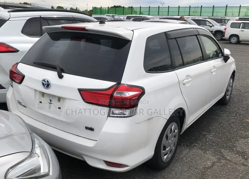 Toyota Corolla Fielder 2021 White