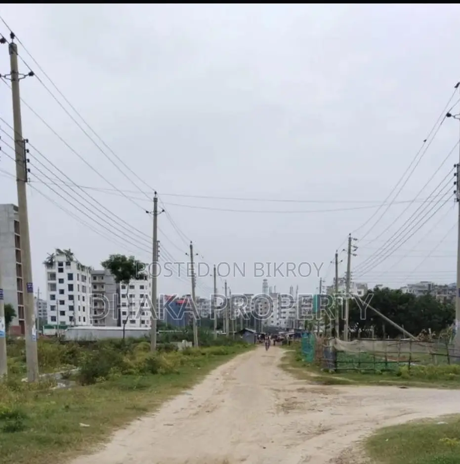 30ft Road 3 Katha Lake East at Sector-15/A