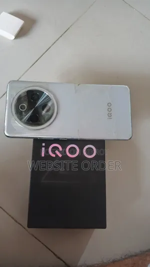 iQOO Z10 128 GB Silver