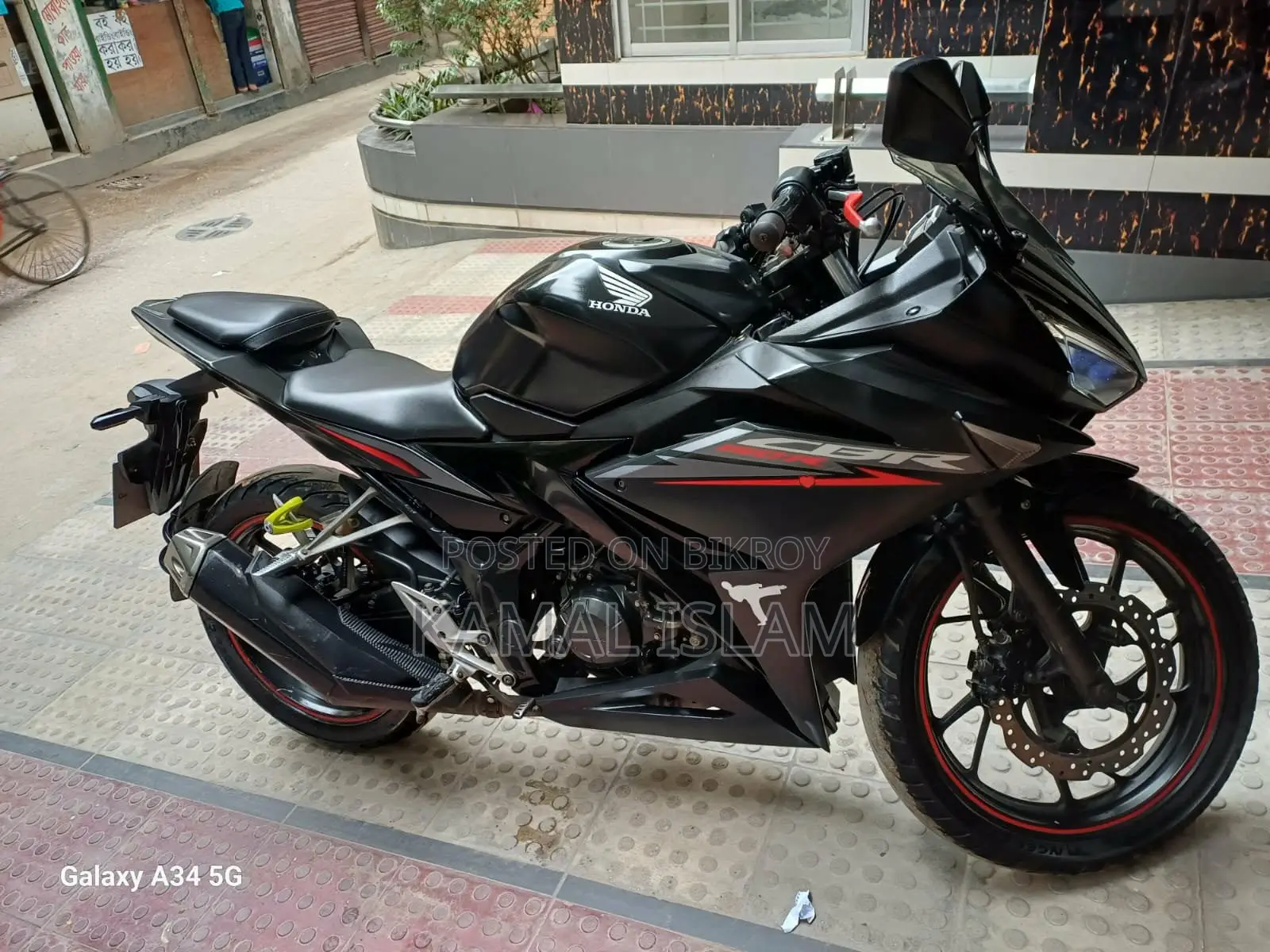 হোন্ডা সিবিআর ২০১৮ কালো