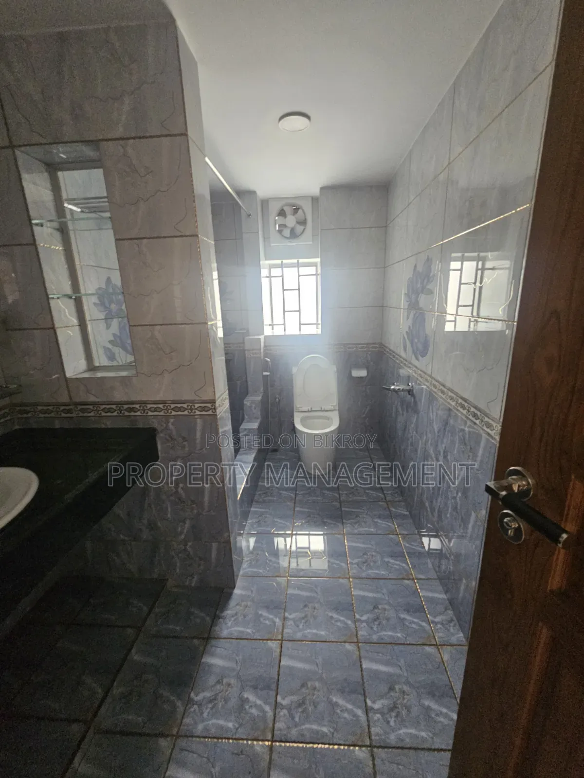 Un Furnished Office Space Ren Gulshan