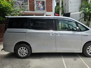 Toyota Esquire 1.8 FWD Hybrid (7 Seater) 2018 Silver