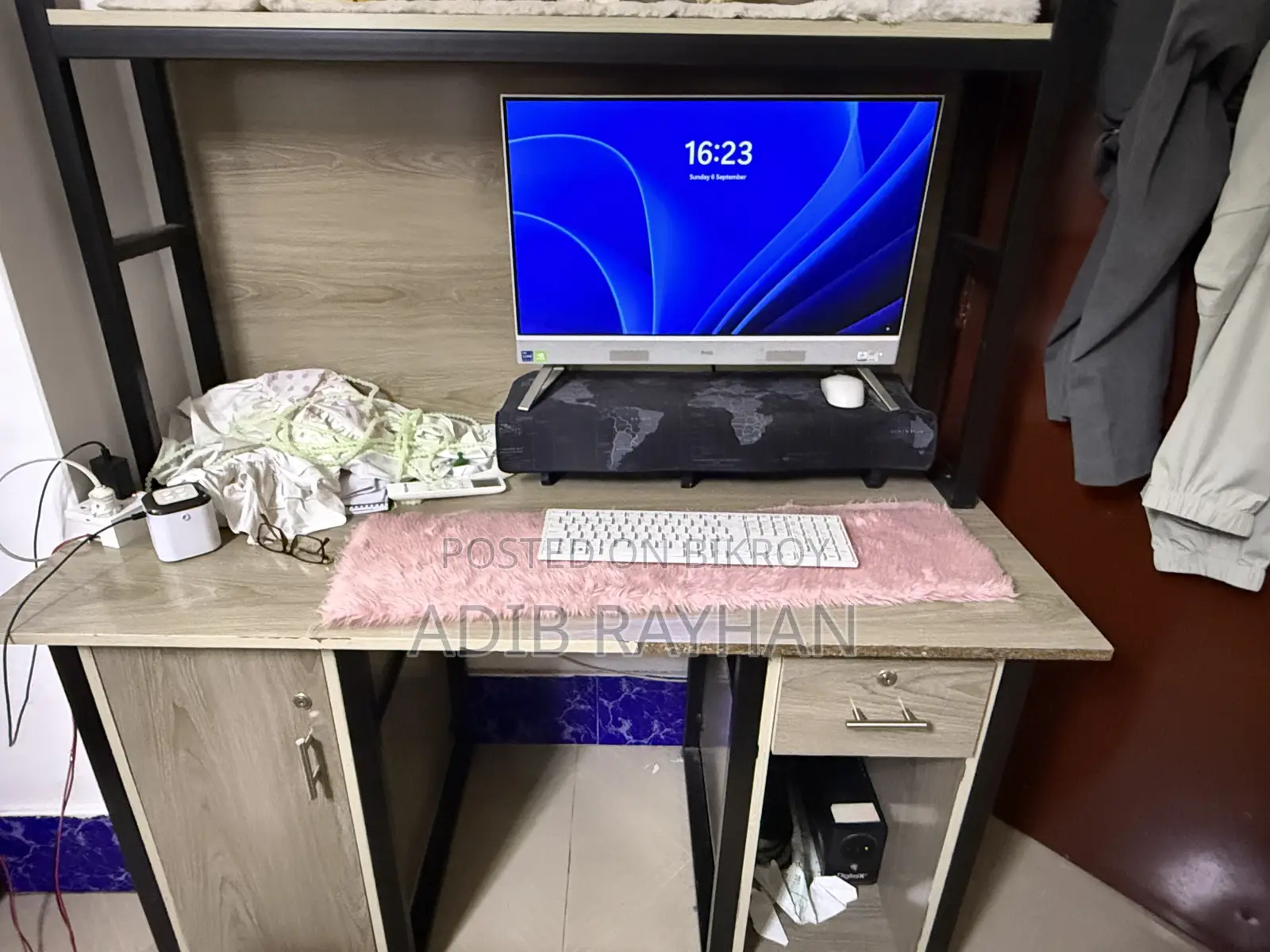 Computer table