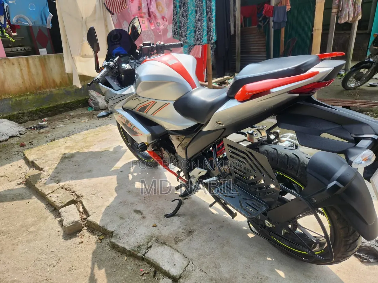 Suzuki Gixxer SF 2025 Orange