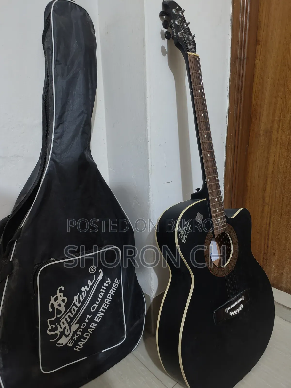 Signature Guiter