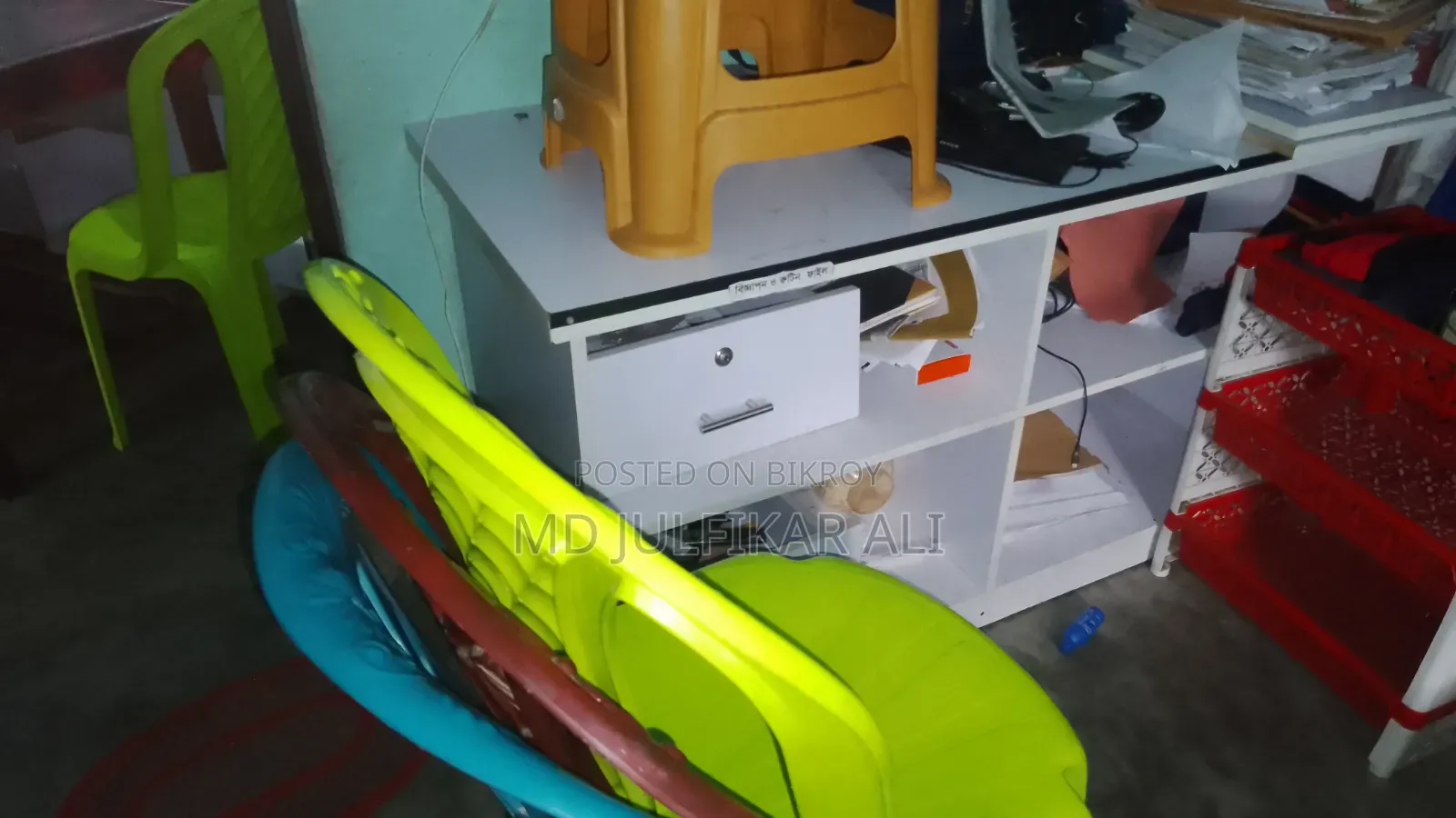 কোচিং সেন্টারের যাবতীয় চেয়ার টেবিল বেঞ্চ, তাক এবং মালামাল