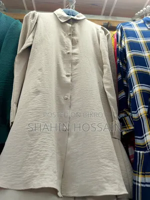 শার্ট ও মানানসই ট্রাউজারের সেট।