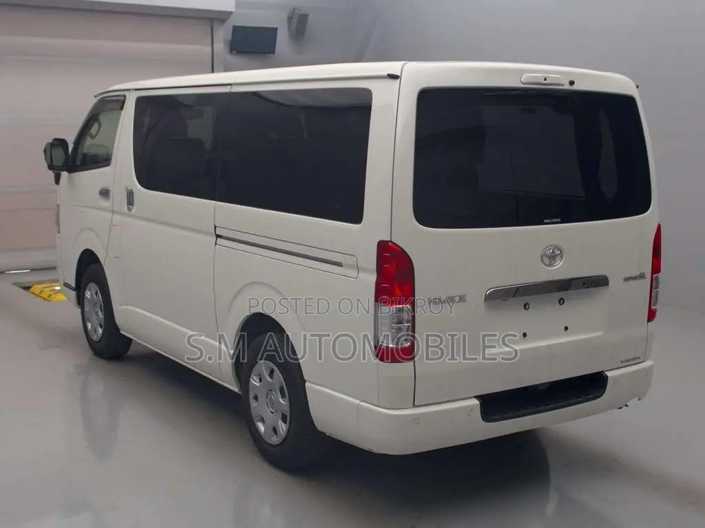 Toyota HiAce 2021 Black