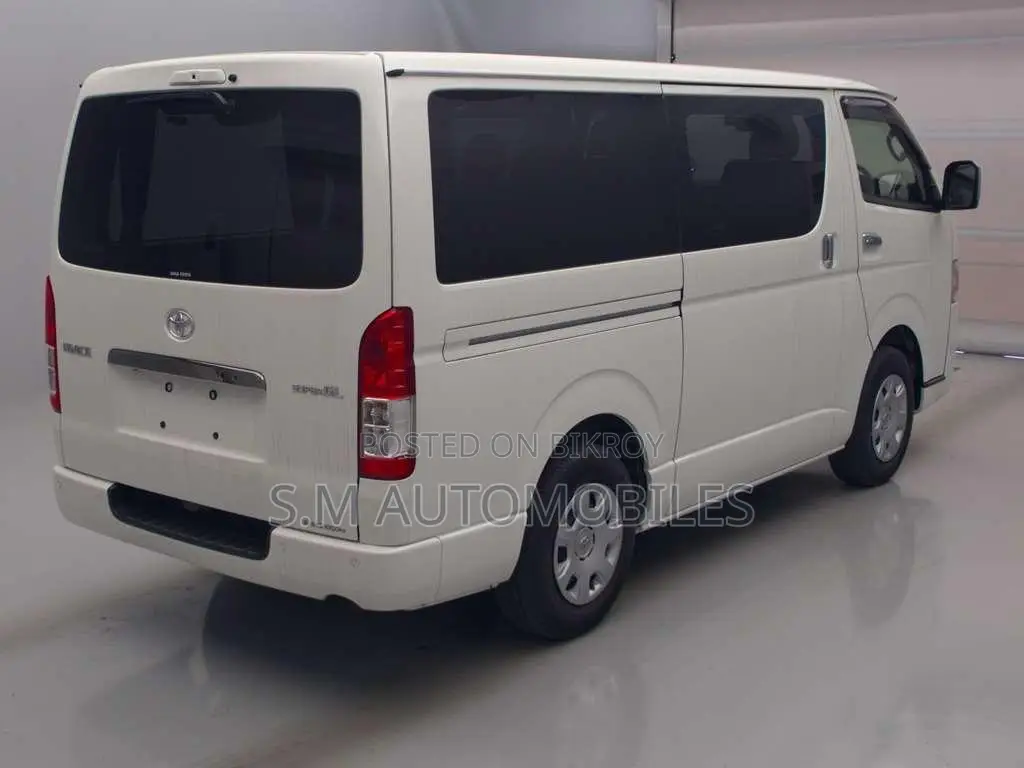 Toyota HiAce 2021 Black