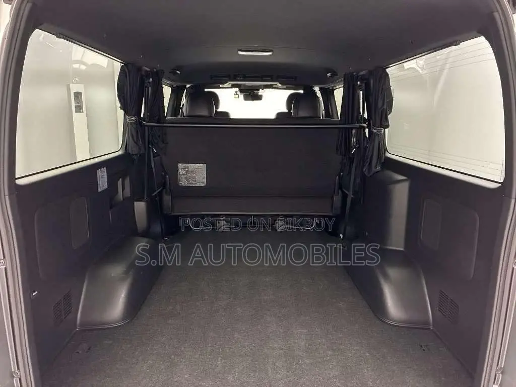 Toyota HiAce 2021 Black