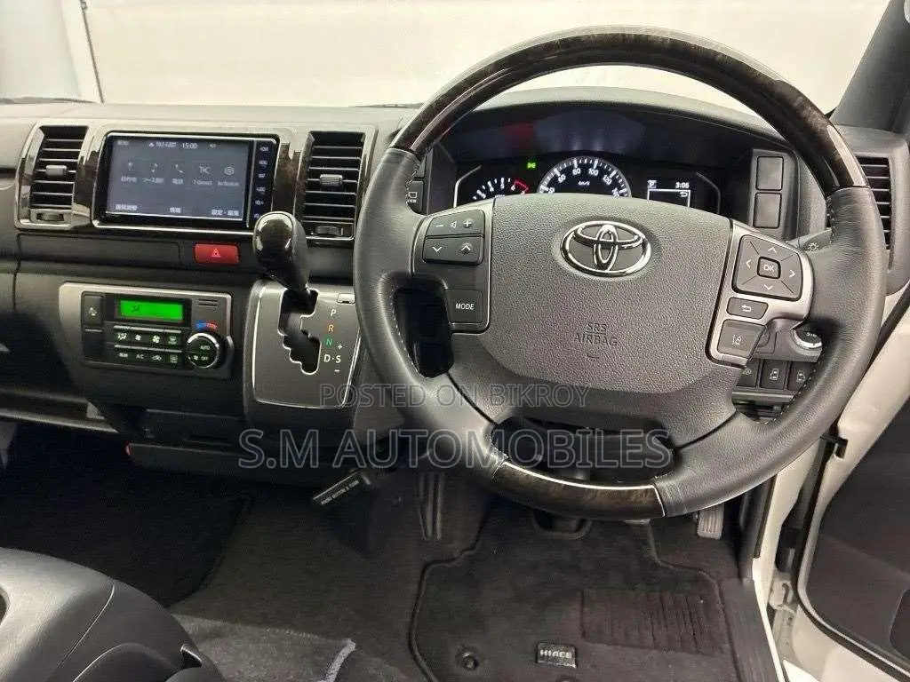 Toyota HiAce 2021 Black
