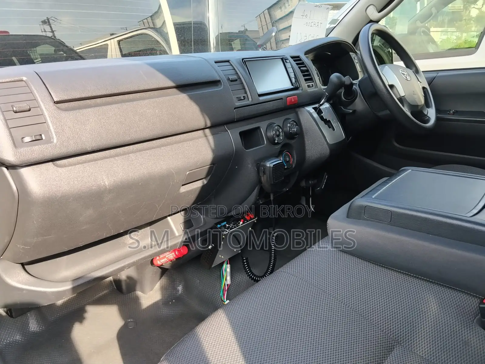 Toyota HiAce 2021 White