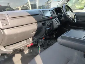 Toyota HiAce 2021 White