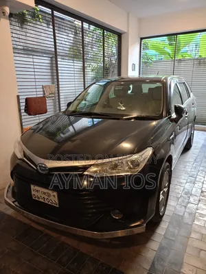 Toyota Corolla Fielder 1.5 Hybrid FWD 2015 Black