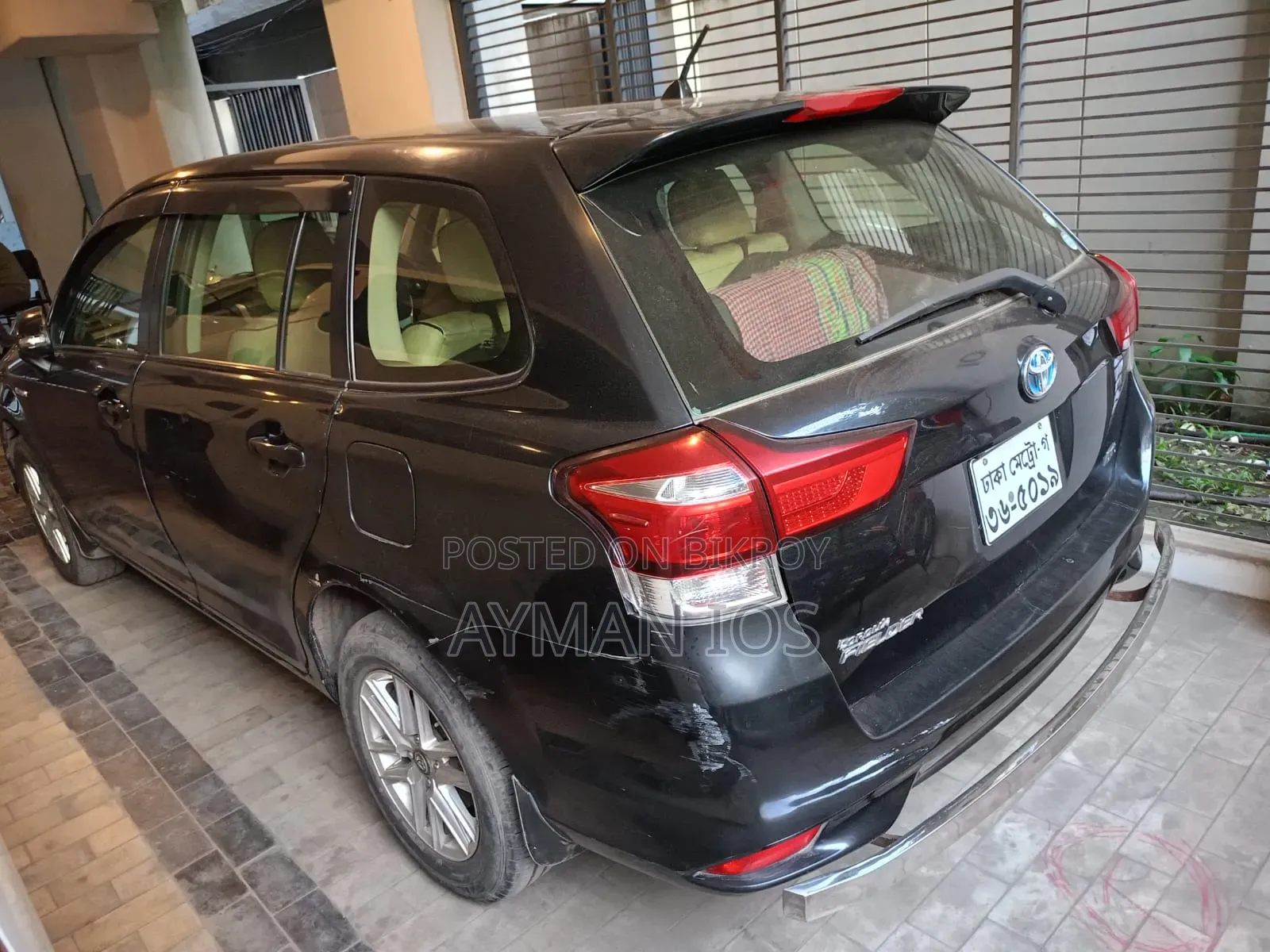 Toyota Corolla Fielder 1.5 Hybrid FWD 2015 Black