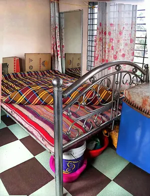 স্টিলের খাট, একটা জাজিম একটা তোষক , আর খাটের চালি স্টিলের
