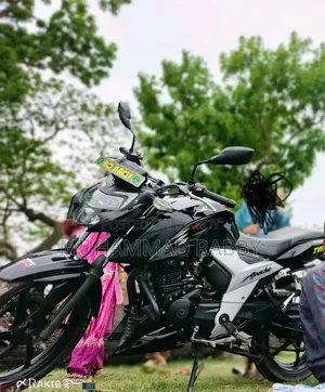 TVS Apache RTR 160 4V 2022 Black