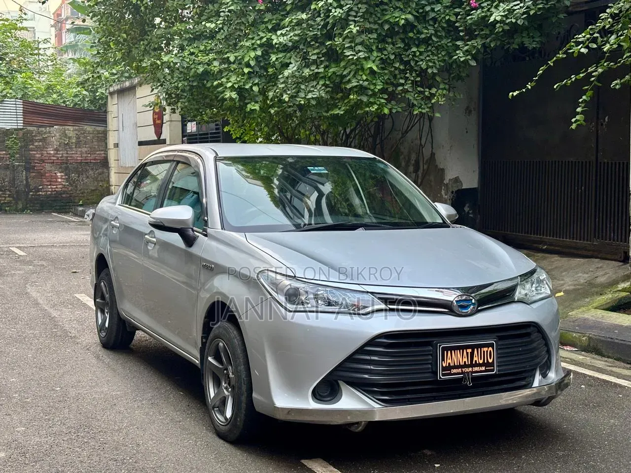 Toyota Axio 1.5 Hybrid 2WD 2015 Silver