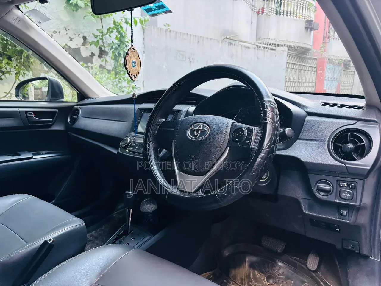 Toyota Axio 1.5 Hybrid 2WD 2015 Silver