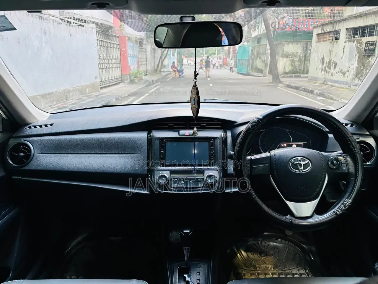 Toyota Axio 1.5 Hybrid 2WD 2015 Silver