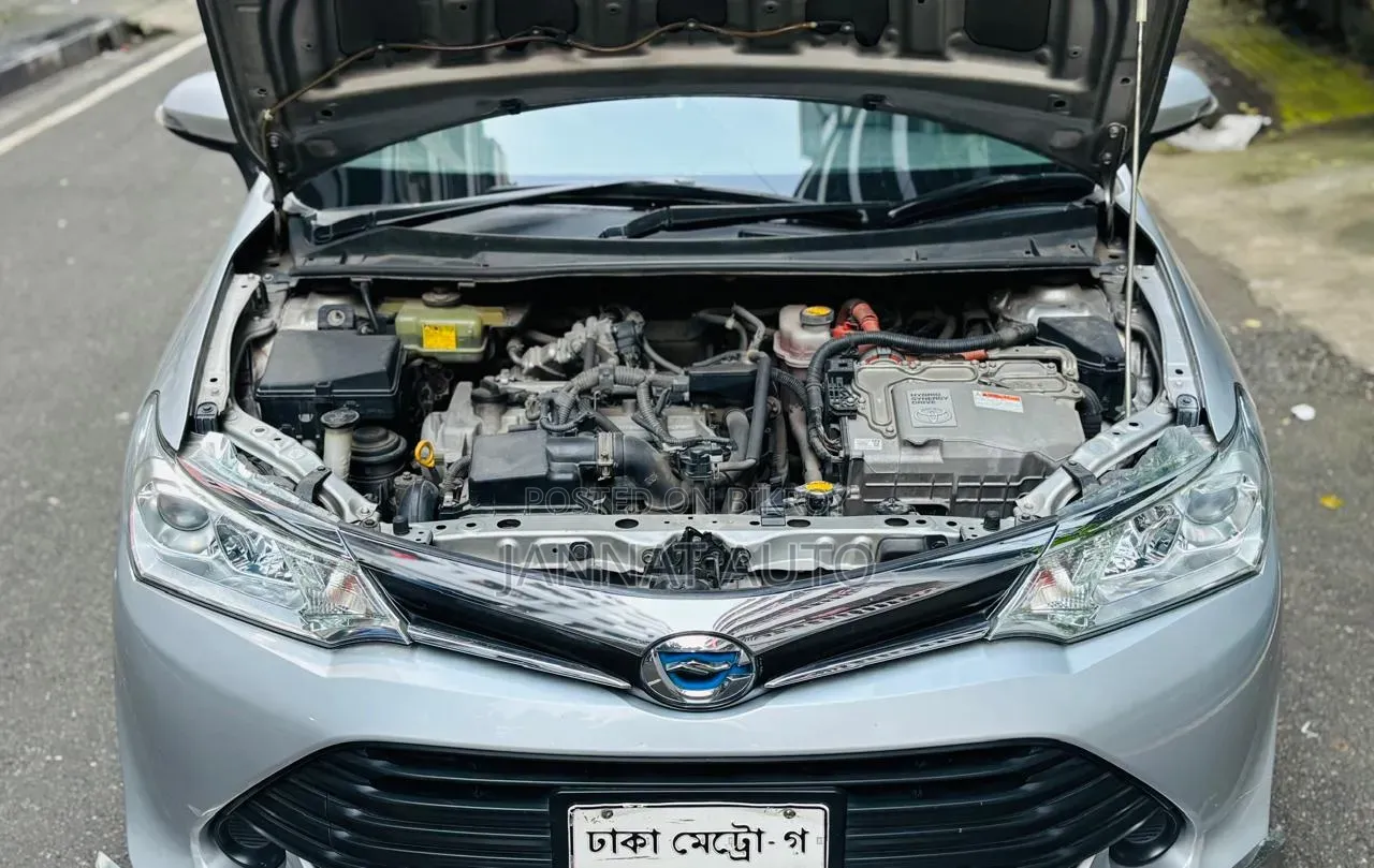 Toyota Axio 1.5 Hybrid 2WD 2015 Silver