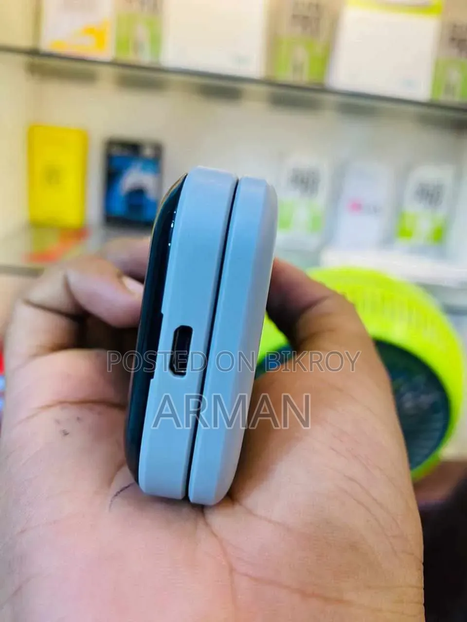 New Nokia 2720 Flip 512 GB Black