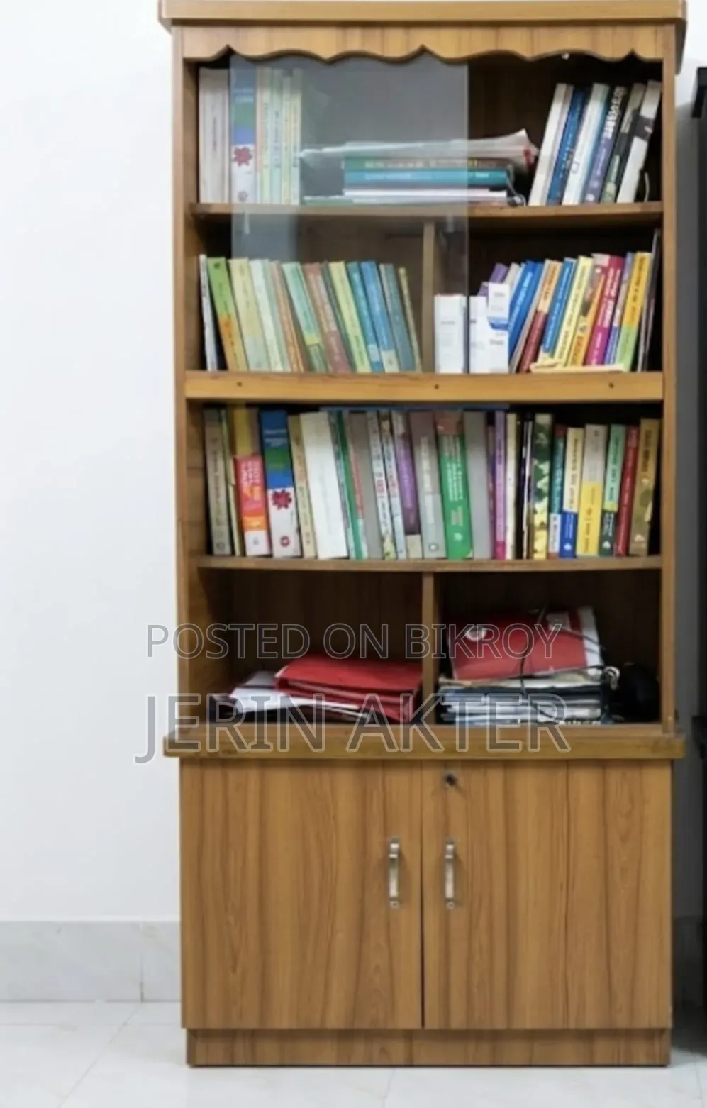 Partex-এর শোকেস/বুকশেলফ