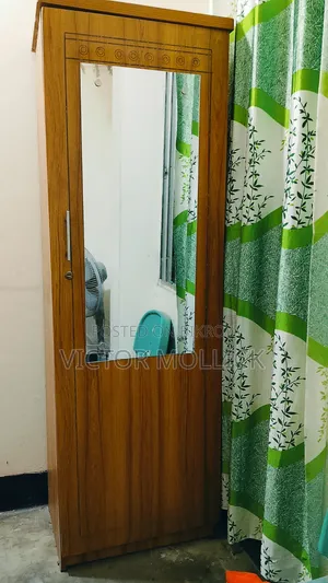 ছোট্ট একটা আলমারি বিক্রি করা হবে।