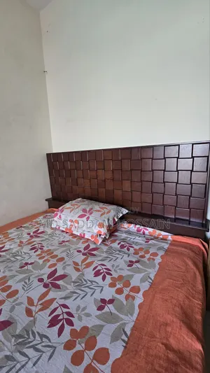 কানাডিয়ান ওক বিনিয়ার খাট