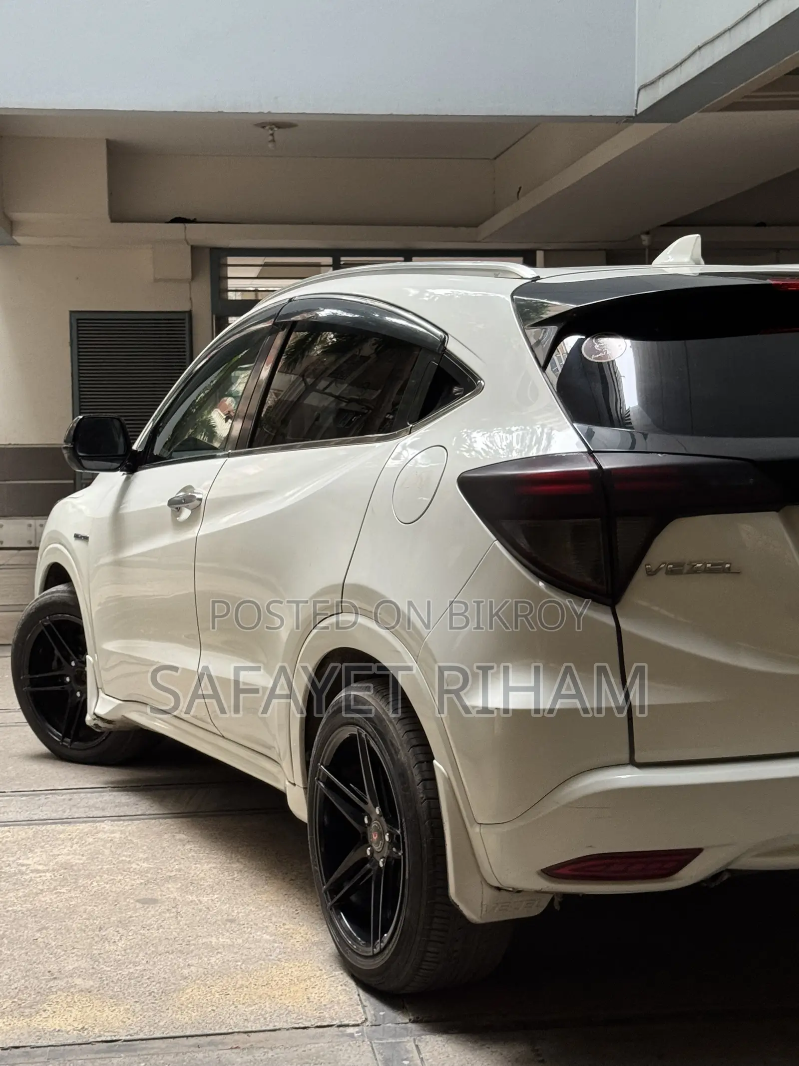 Honda Vezel 1.5 Hybrid 2WD 2014 Pearl