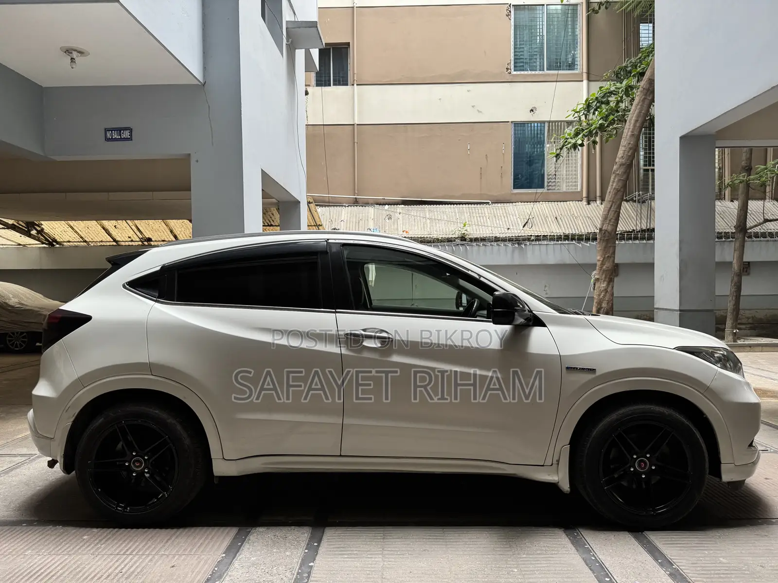 Honda Vezel 1.5 Hybrid 2WD 2014 Pearl