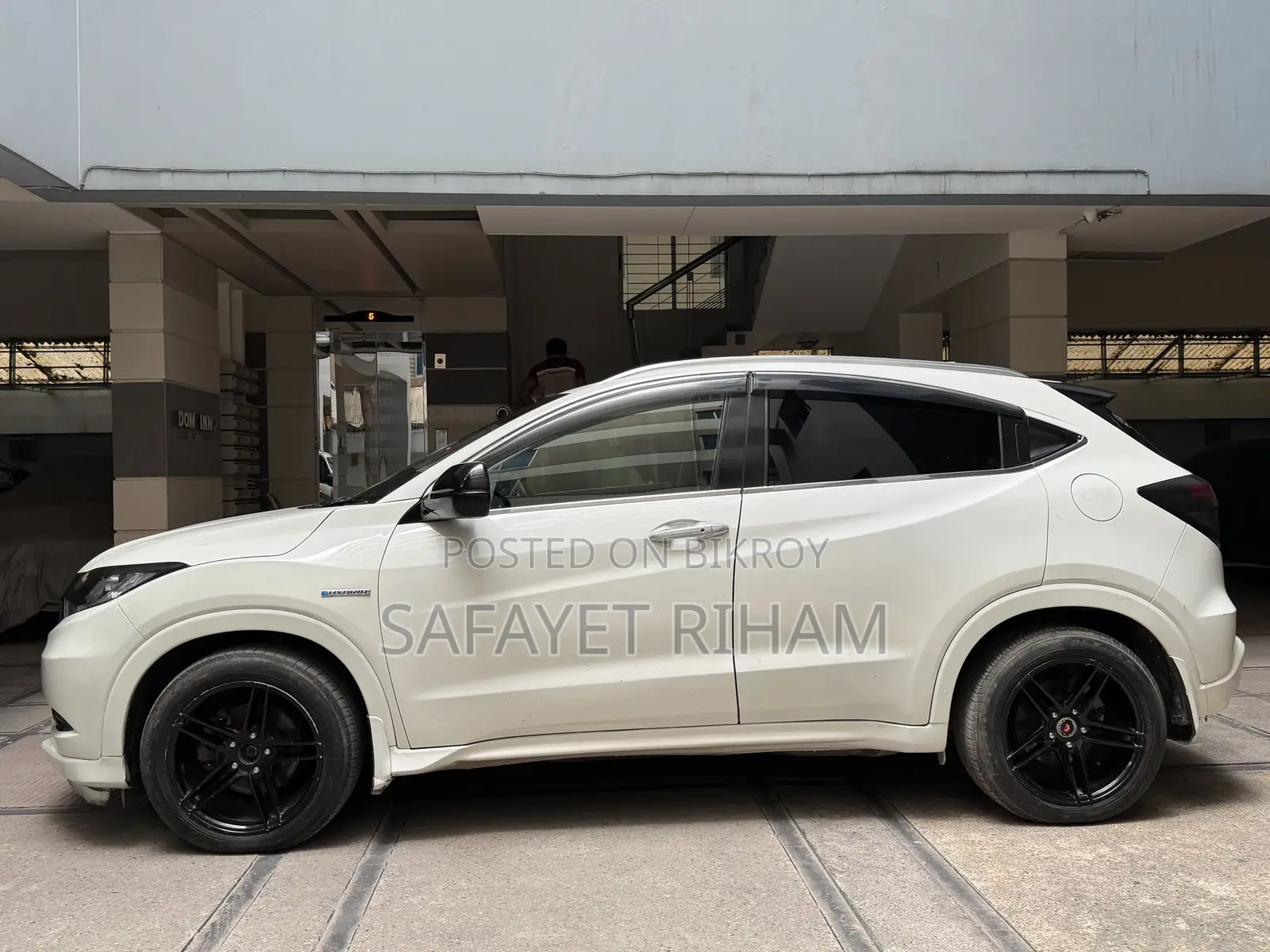Honda Vezel 1.5 Hybrid 2WD 2014 Pearl