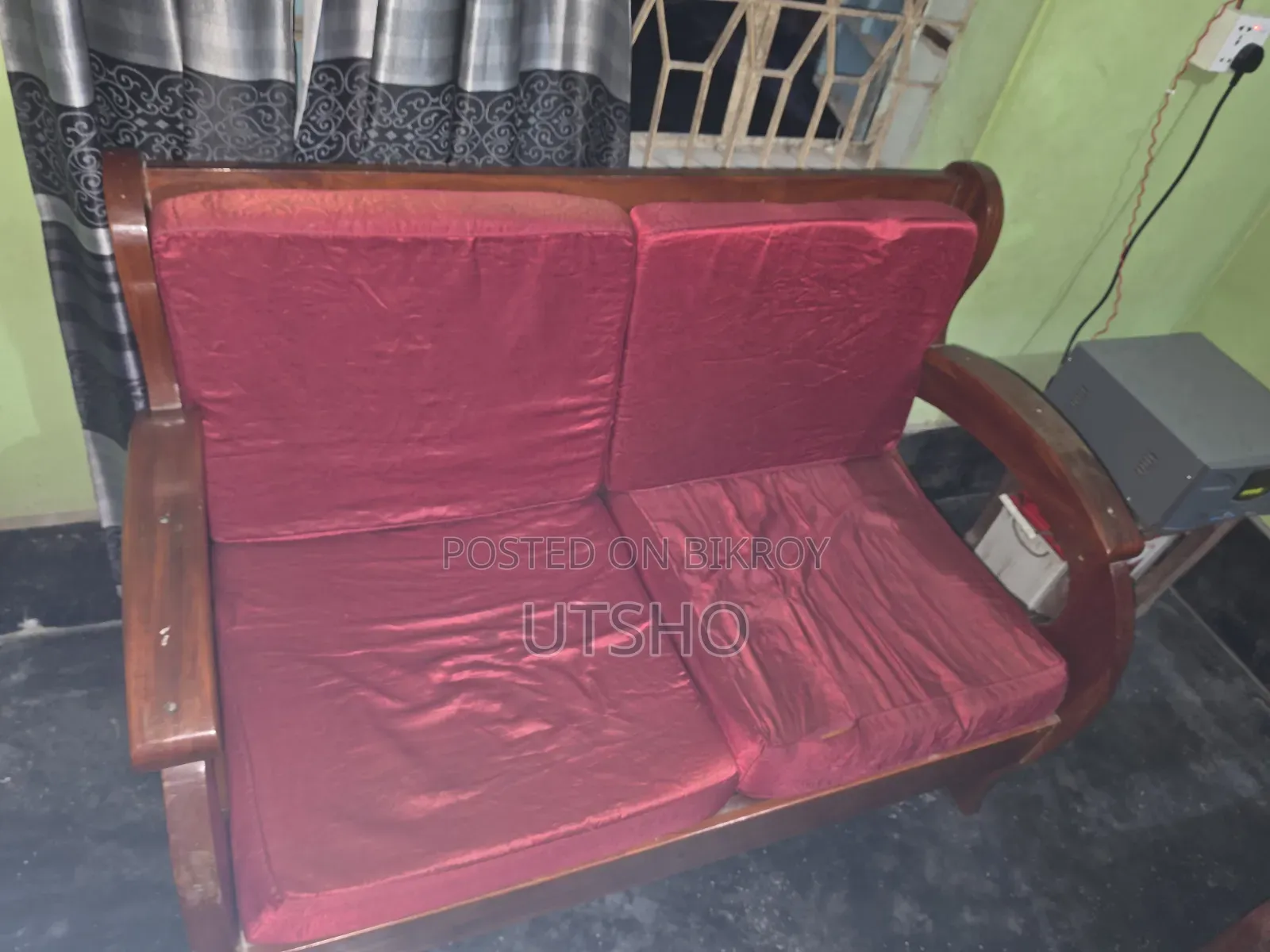 খাট, সোফা সেট, ডাইনিং টেবিল+ ৬ কি চেয়ার।