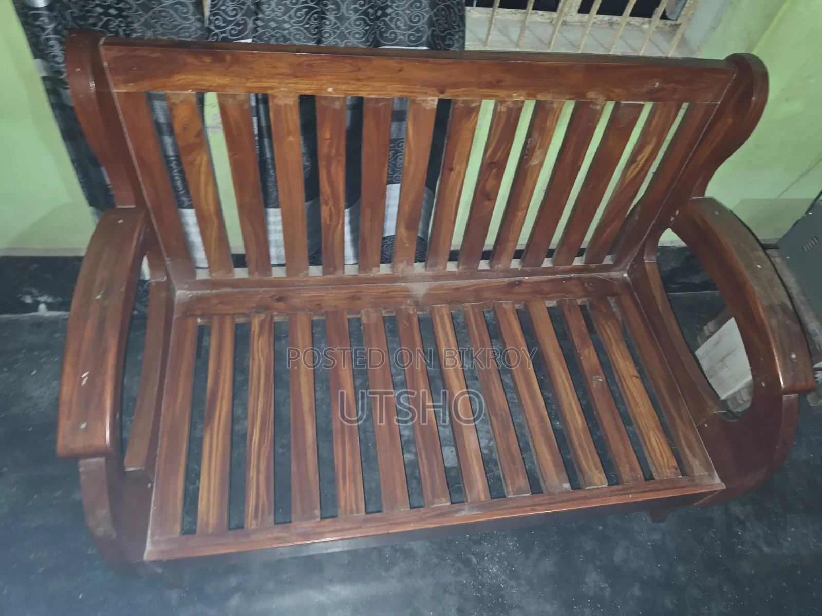 খাট, সোফা সেট, ডাইনিং টেবিল+ ৬ কি চেয়ার।