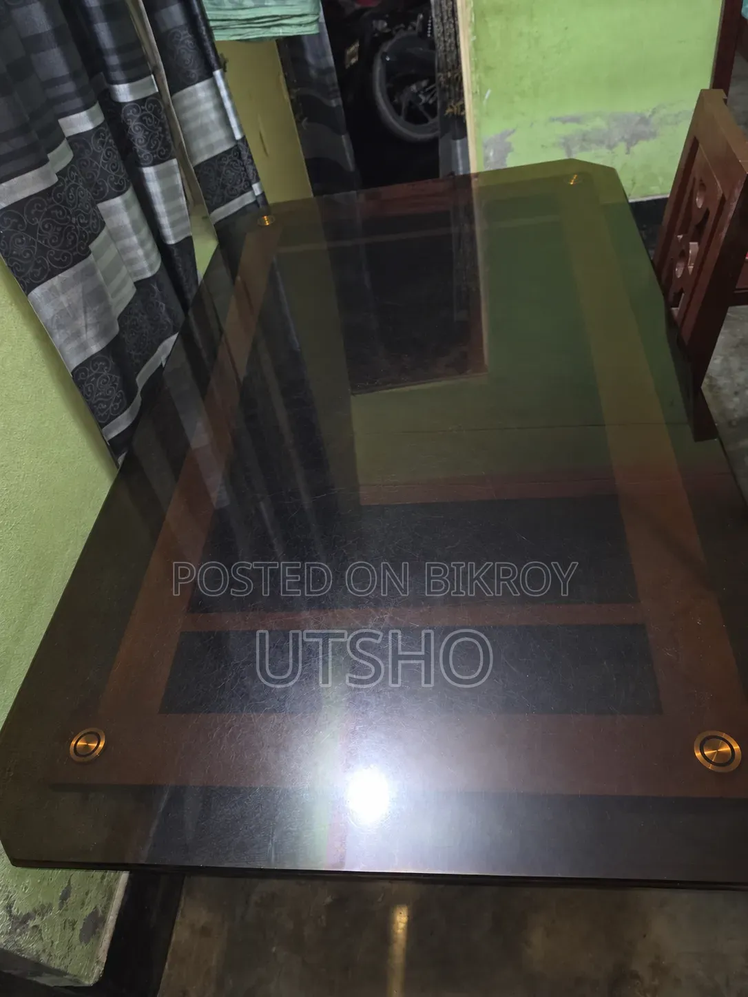 খাট, সোফা সেট, ডাইনিং টেবিল+ ৬ কি চেয়ার।