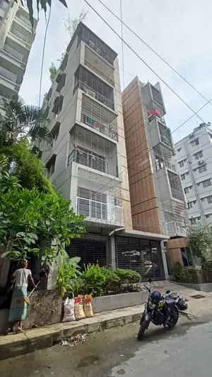 4bdrm Apartment in Bashundhara R/a for Sale