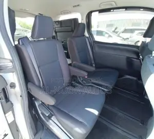 Toyota Noah 1.8 FWD Hybrid (7 Seater) 2021 Silver