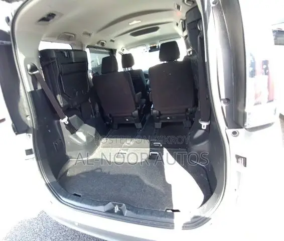Toyota Noah 1.8 FWD Hybrid (7 Seater) 2021 Silver