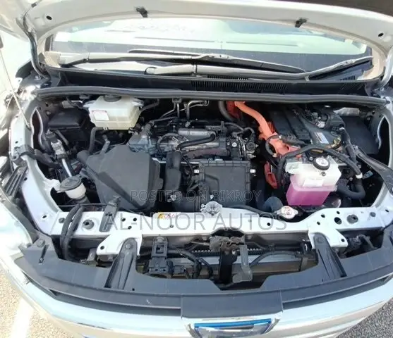 Toyota Noah 1.8 FWD Hybrid (7 Seater) 2021 Silver
