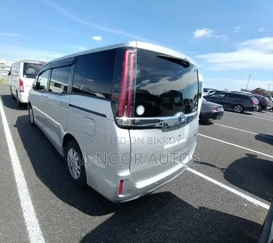 Toyota Noah 1.8 FWD Hybrid (7 Seater) 2021 Silver