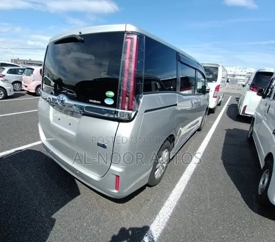 Toyota Noah 1.8 FWD Hybrid (7 Seater) 2021 Silver