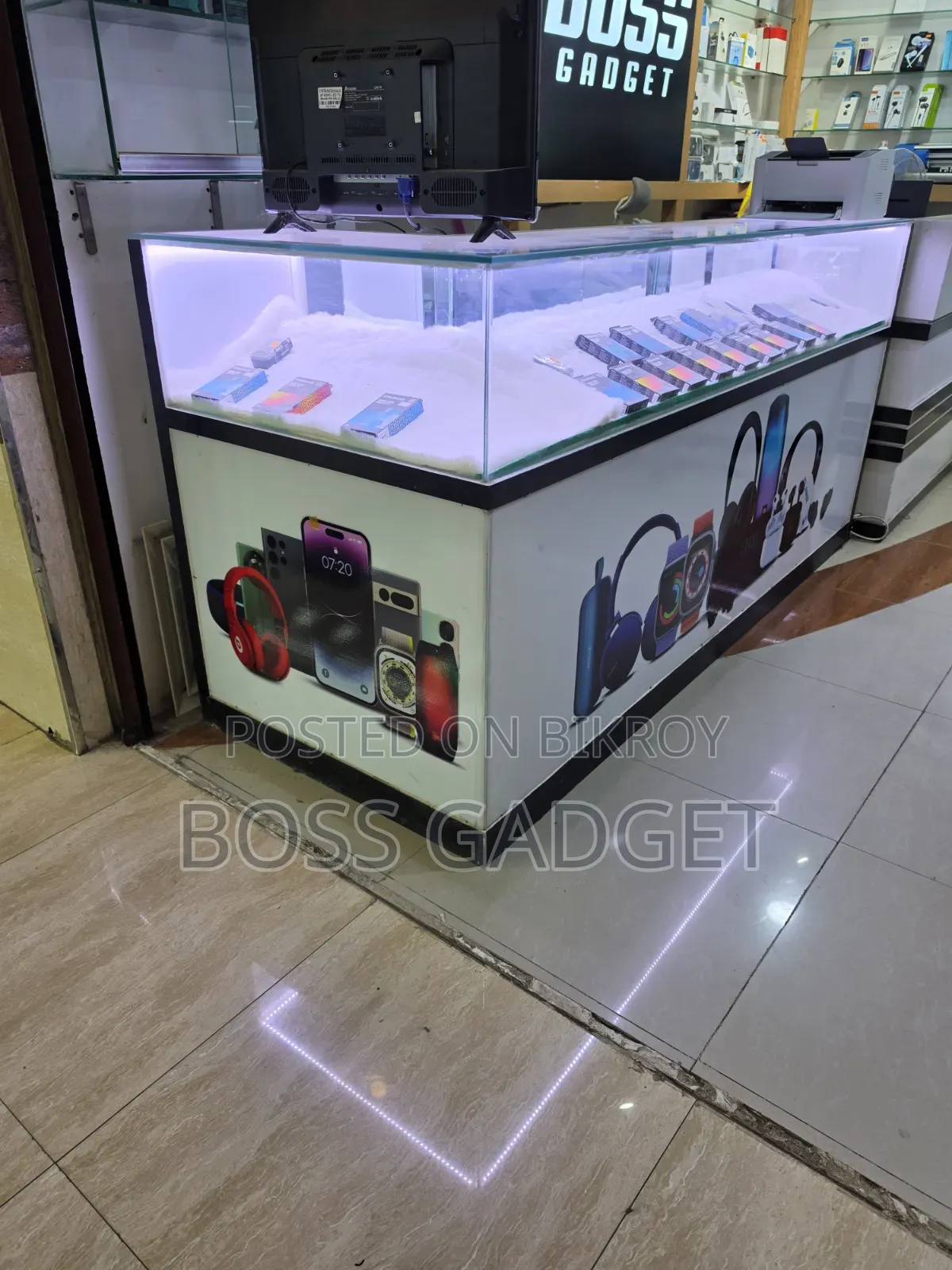 Phone Shop Desk