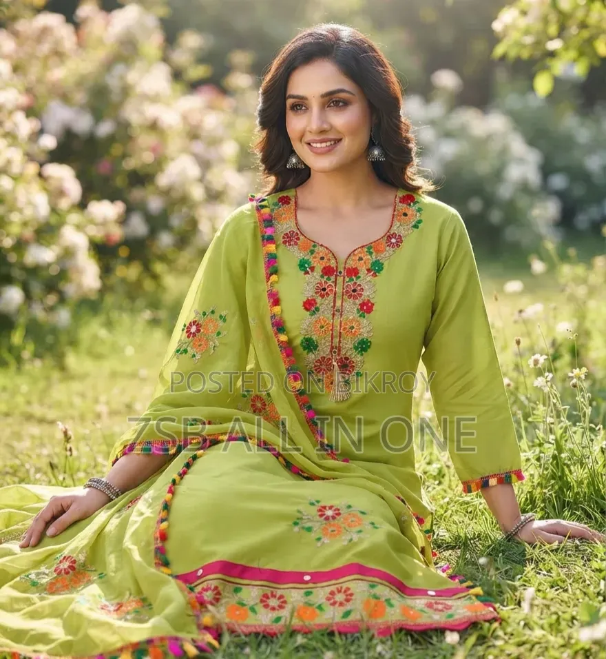 কাশ্মীরী আড়ি এম্ব্রডারী থ্রি-পিচ হিট কালেকশন