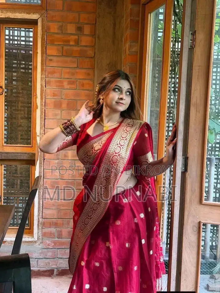 নতুন শাড়ি