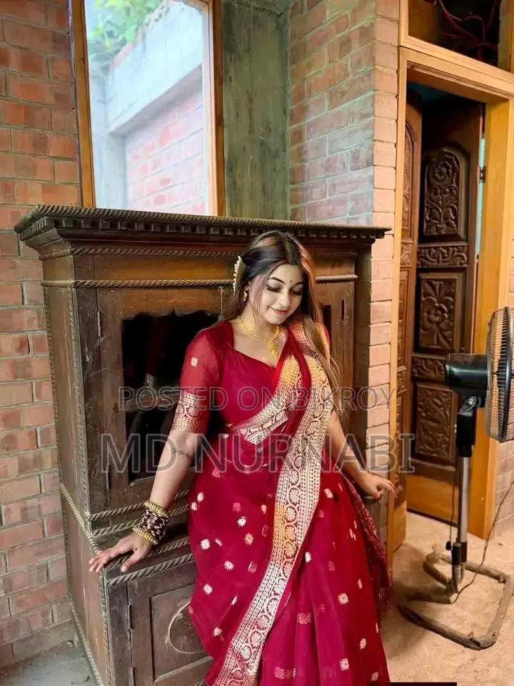নতুন শাড়ি