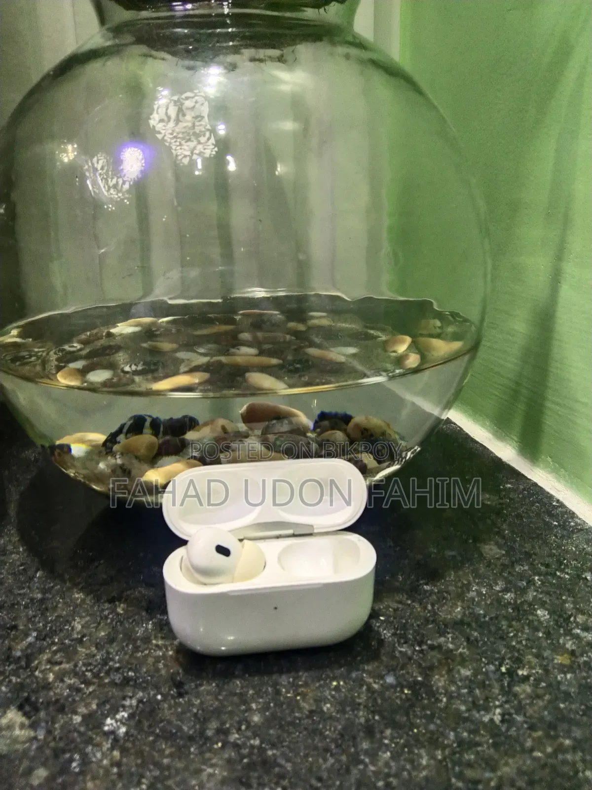 Apple Airpods Pro 2nd Generation (Only Left Bud and Case Available)
