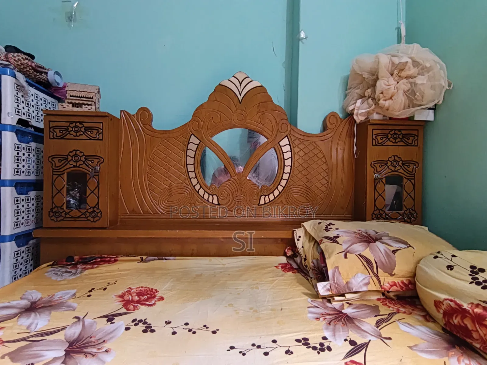 ফুলের ডিজাইনের খাট